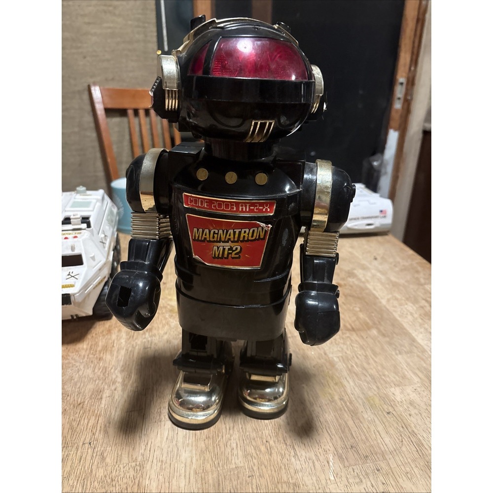 Vintage New Bright Magnatron MT-2 Walking Smoking Robot Black Hong Kong 15 inch